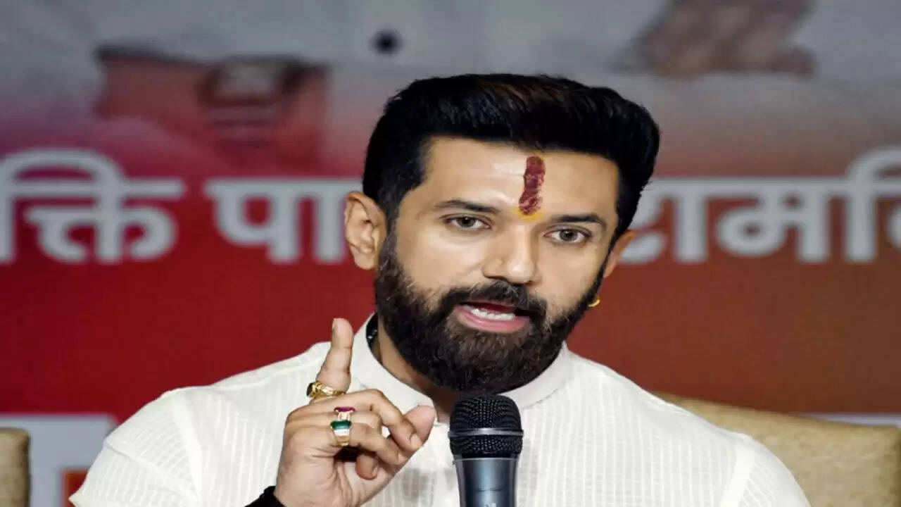 चिराग पासवान का चुनावी यू-टर्न: बिहार से नहीं लड़ेंगे चुनाव, गठबंधन पर जोर