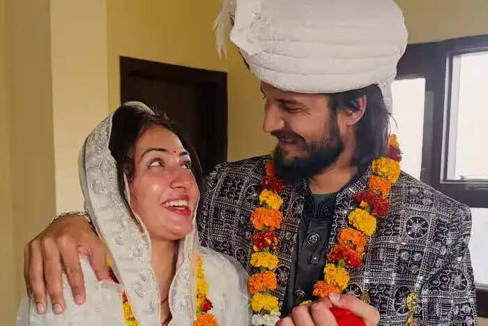 वड़ा पाव गर्ल चंद्रिका दीक्षित की रहस्यमय शादी ने इंटरनेट पर मचाई हलचल