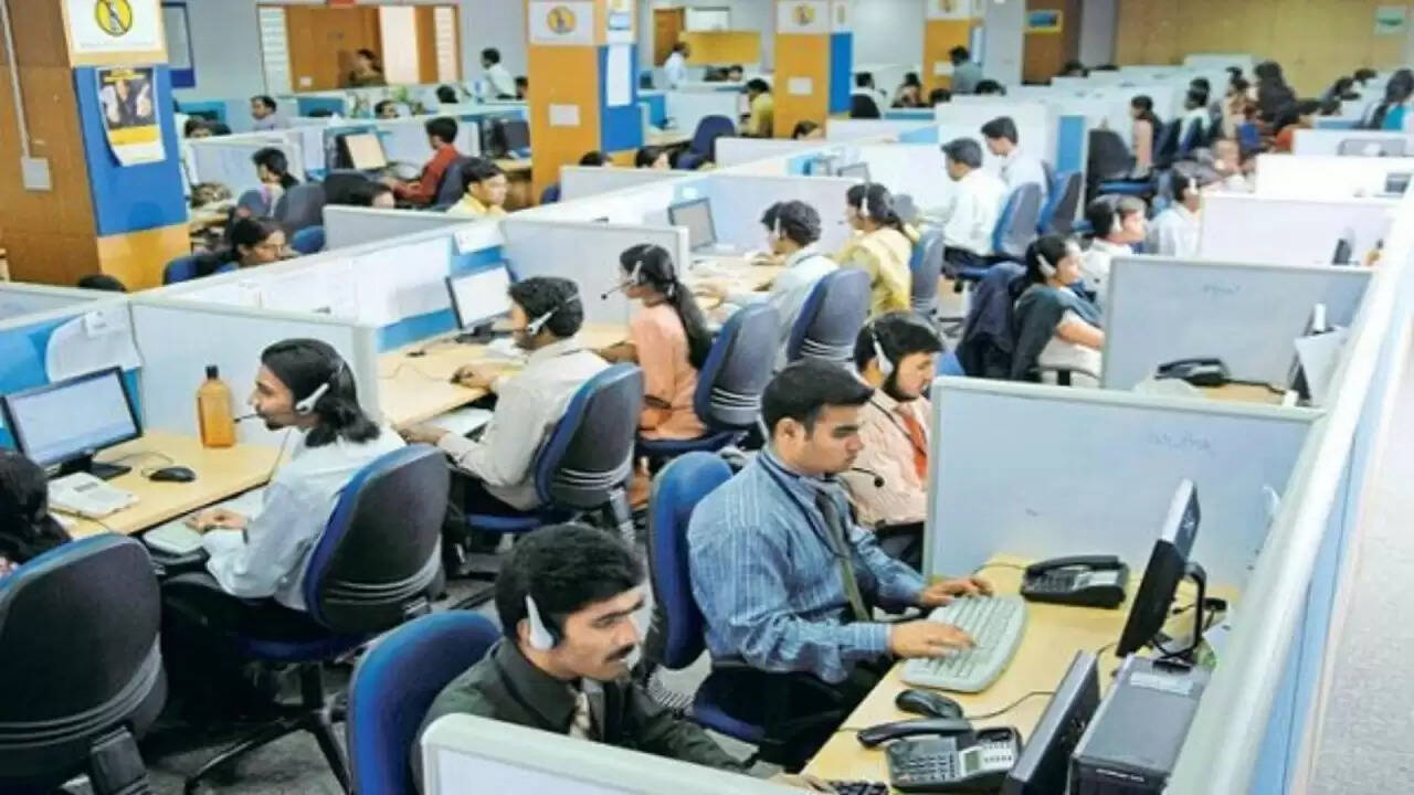 महाराष्ट्र में कार्य घंटों में बदलाव: क्या बढ़ेंगे कर्मचारियों के काम के घंटे?