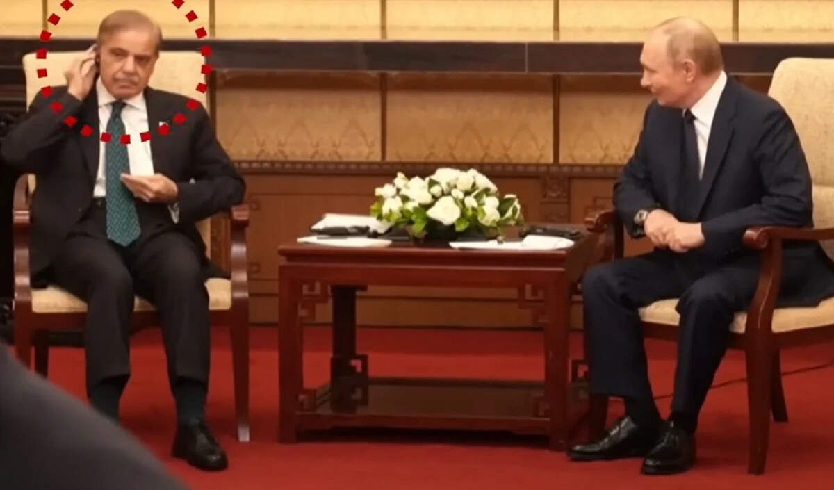 पाकिस्तान के पीएम शहबाज शरीफ की चीन यात्रा में हेडसेट की परेशानी बनी चर्चा का विषय