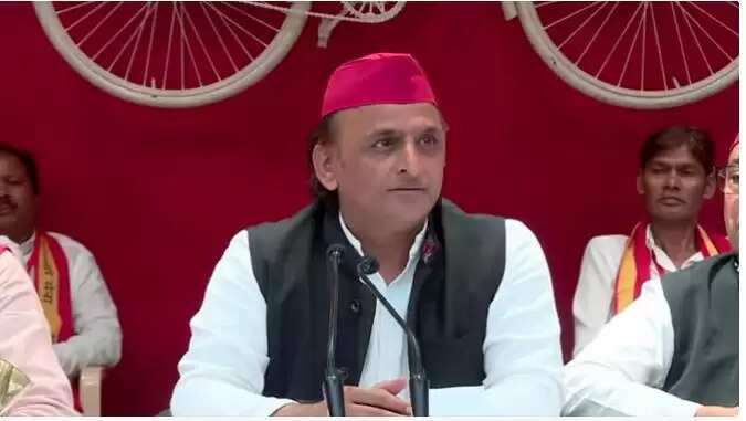 अखिलेश यादव के गृह प्रवेश पर ब्राह्मणों का बहिष्कार: महासभा की बड़ी घोषणा