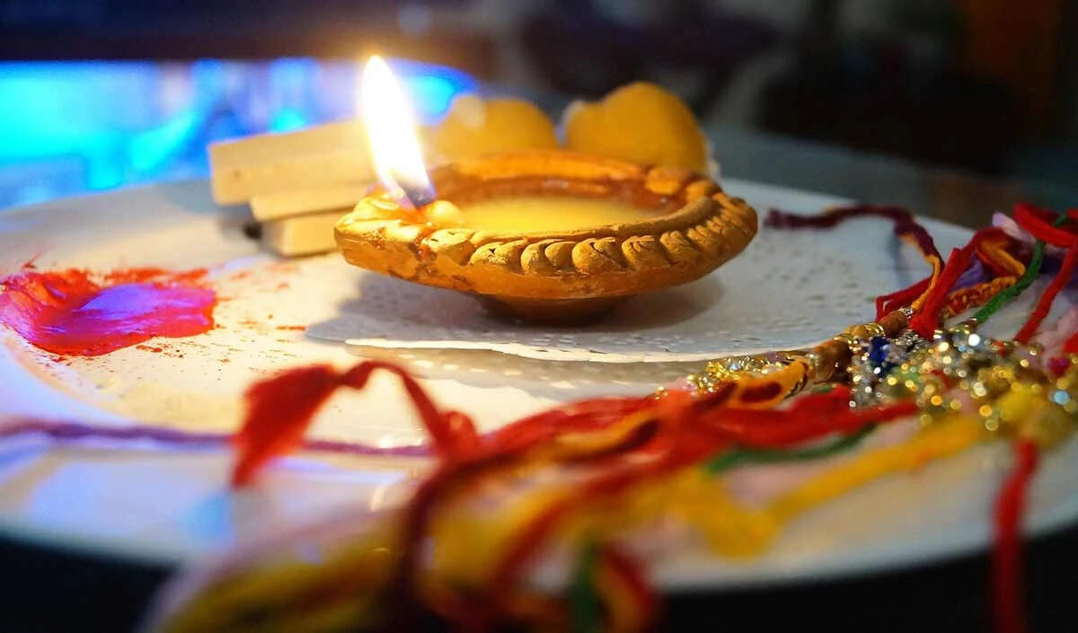 रक्षा बंधन: भाई-बहन के रिश्ते का पवित्र पर्व