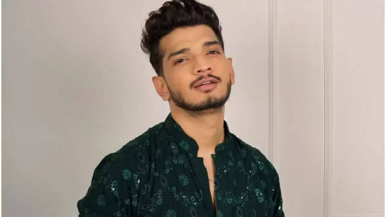 मुनव्वर फारूकी का नंबर लीक: प्रमोशन की अनोखी रणनीति का खुलासा