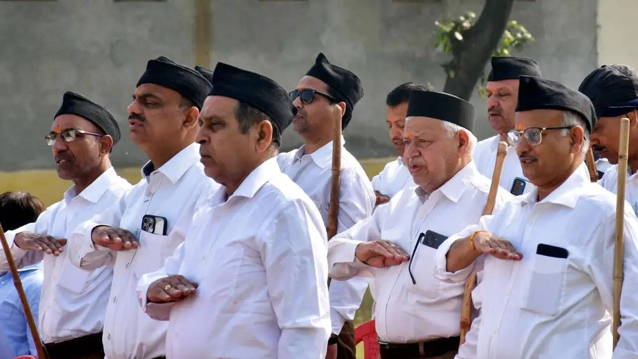 आरएसएस पर रजिस्ट्रेशन की बहस: क्या हर संगठन के लिए अनिवार्य है रजिस्ट्रेशन?
