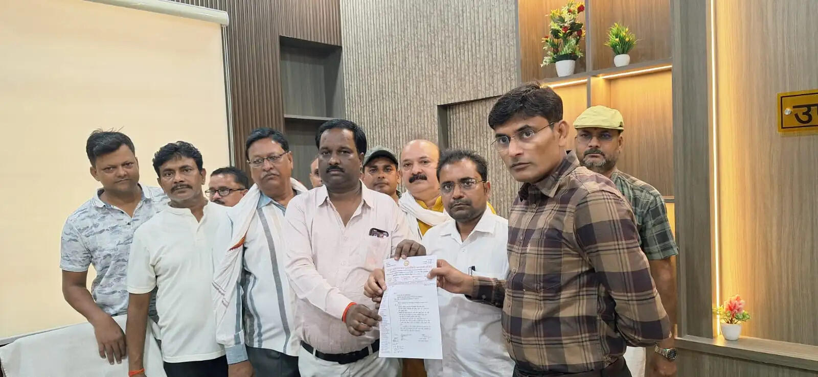 मुख्यमंत्री को व्यापारियों की समस्याओं का ज्ञापन सौंपा गया