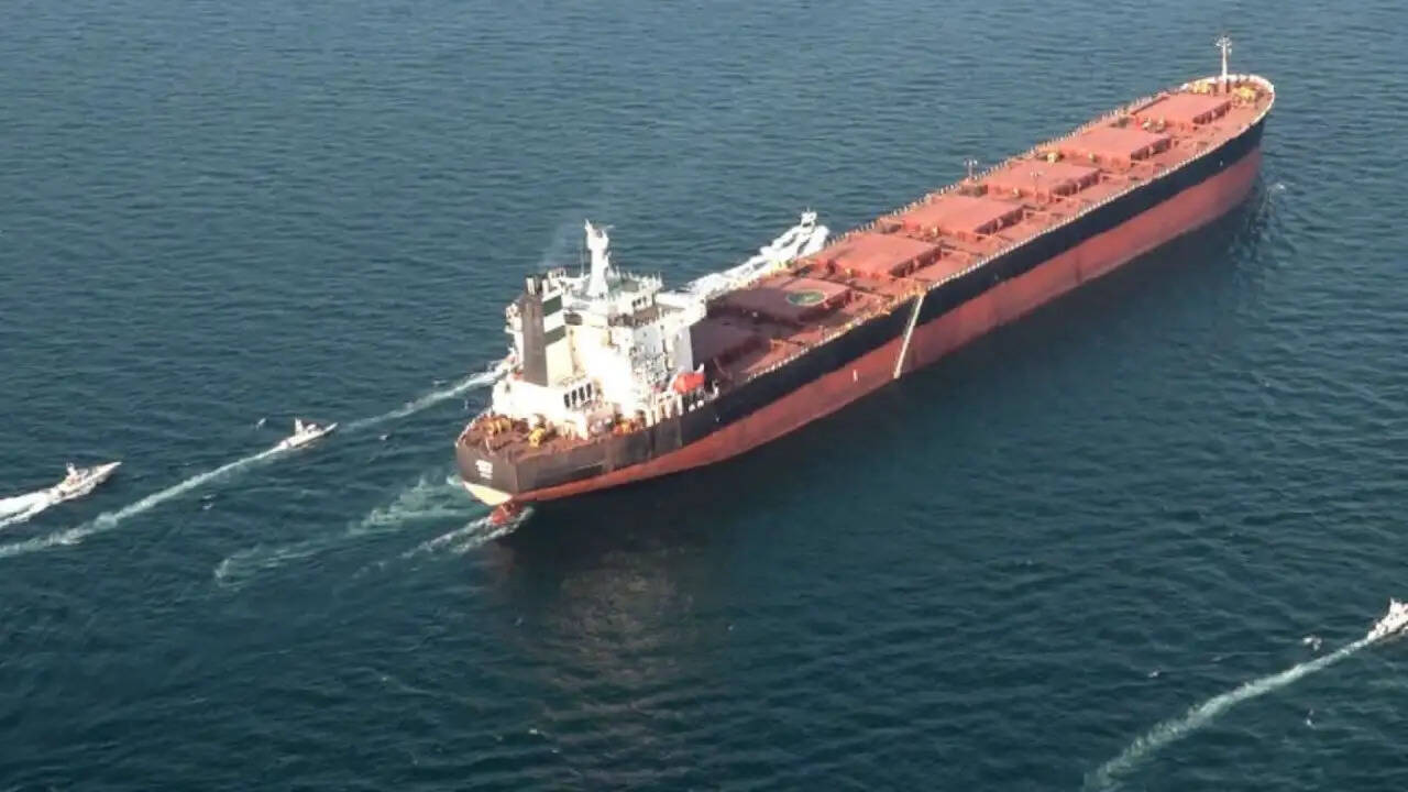 ईरान और अमेरिका के बीच तनाव: होर्मुज जलडमरूमध्य पर नया मोड़