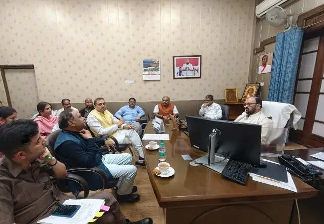 योगी सरकार का उच्च शिक्षा में परीक्षा शुल्क को लेकर सख्त निर्देश