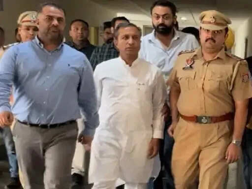 पंजाब के पूर्व स्वास्थ्य मंत्री विजय सिंगला को भ्रष्टाचार मामले में मिली क्लीन चिट