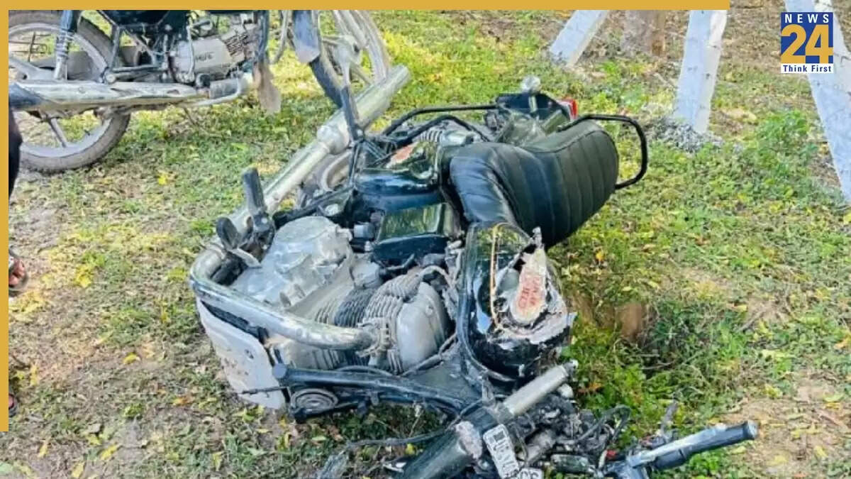 ग्रेटर नोएडा में सड़क दुर्घटना में तीन छात्रों की जान गई, हेलमेट न पहनने का खामियाजा
