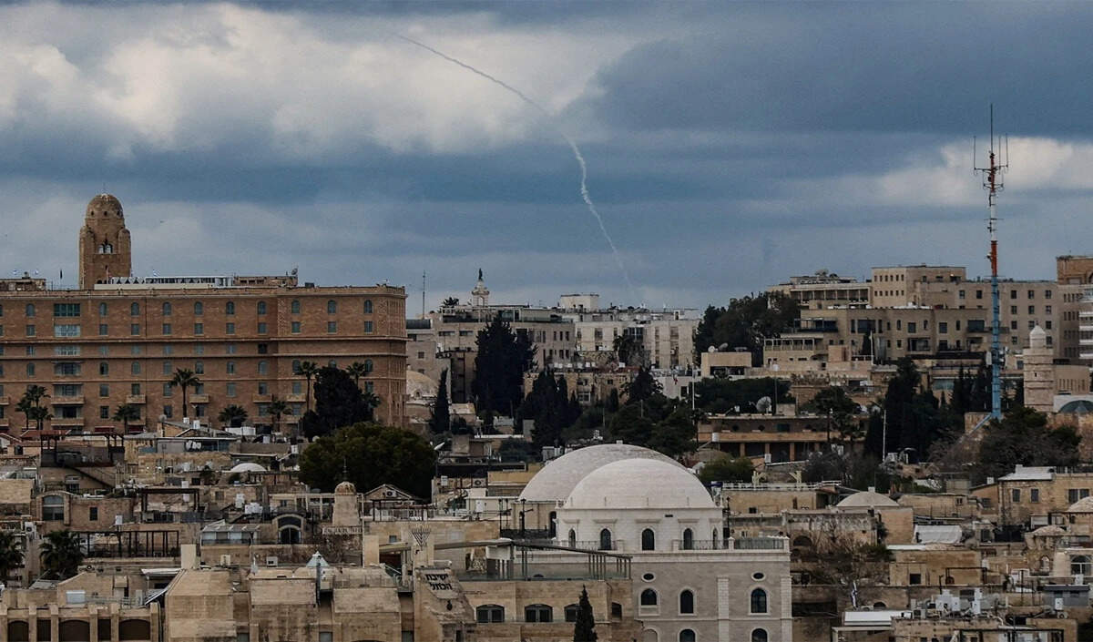 यूएई में भारतीय नागरिकों के लिए दूतावास की एडवाइज़री, ईरान के हमलों के बाद सतर्कता बढ़ी