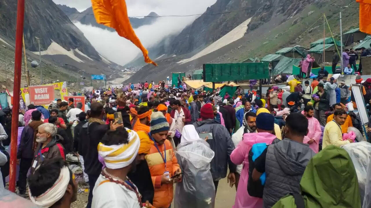 अमरनाथ यात्रा पर बारिश का असर: सुरक्षा के लिए स्थगित की गई यात्रा