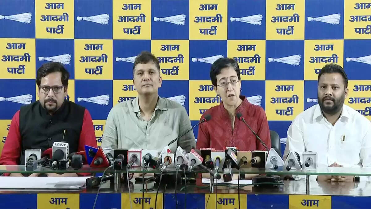 AAP ने बीजेपी के 100 दिन के कार्यकाल पर उठाए सवाल, पेश किया रिपोर्ट कार्ड