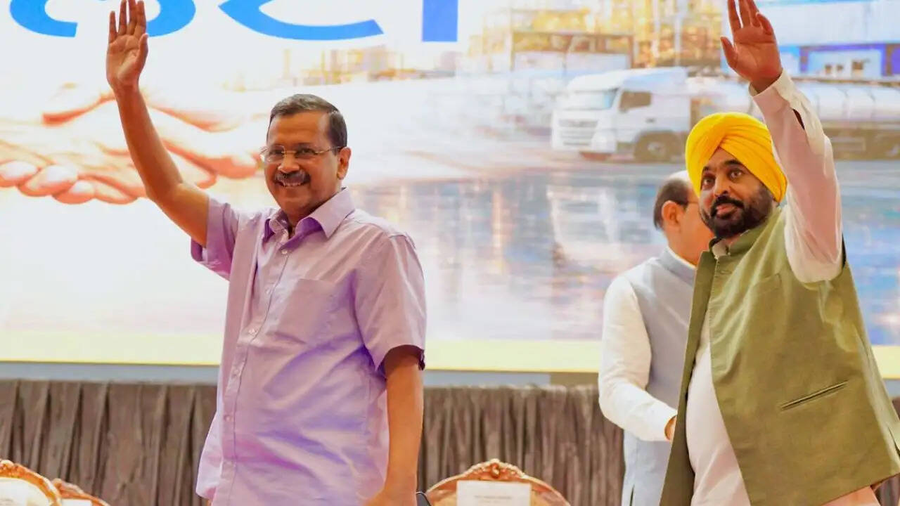 मोहाली में AAP का भव्य रोड शो: केजरीवाल और मान का शक्ति प्रदर्शन