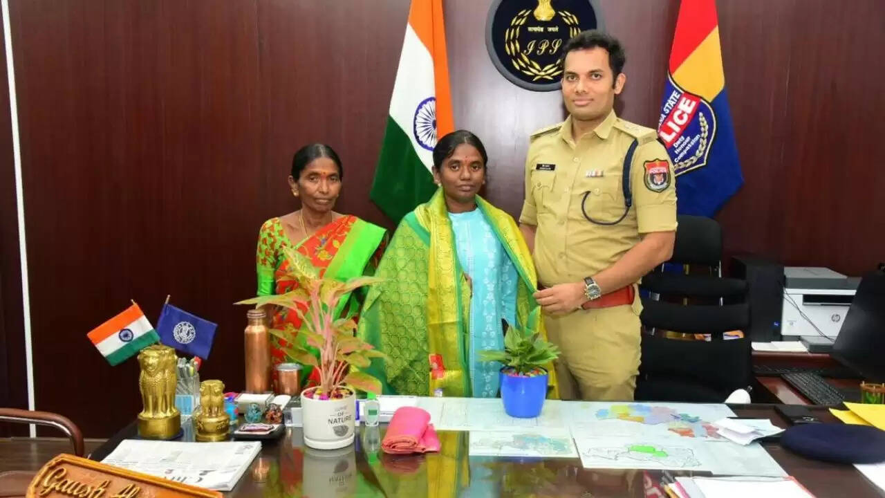 तेलंगाना की दलित युवती ने DSP बनकर किया परिवार का नाम रोशन