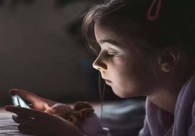 शॉर्ट वीडियो का बच्चों पर प्रभाव: क्या यह उनके विकास को नुकसान पहुंचा रहा है?