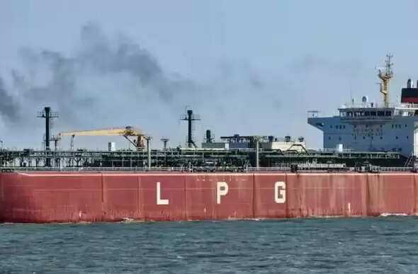 ईरान के होर्मुज स्ट्रेट में तनाव: भारतीय तेल टैंकरों की वापसी