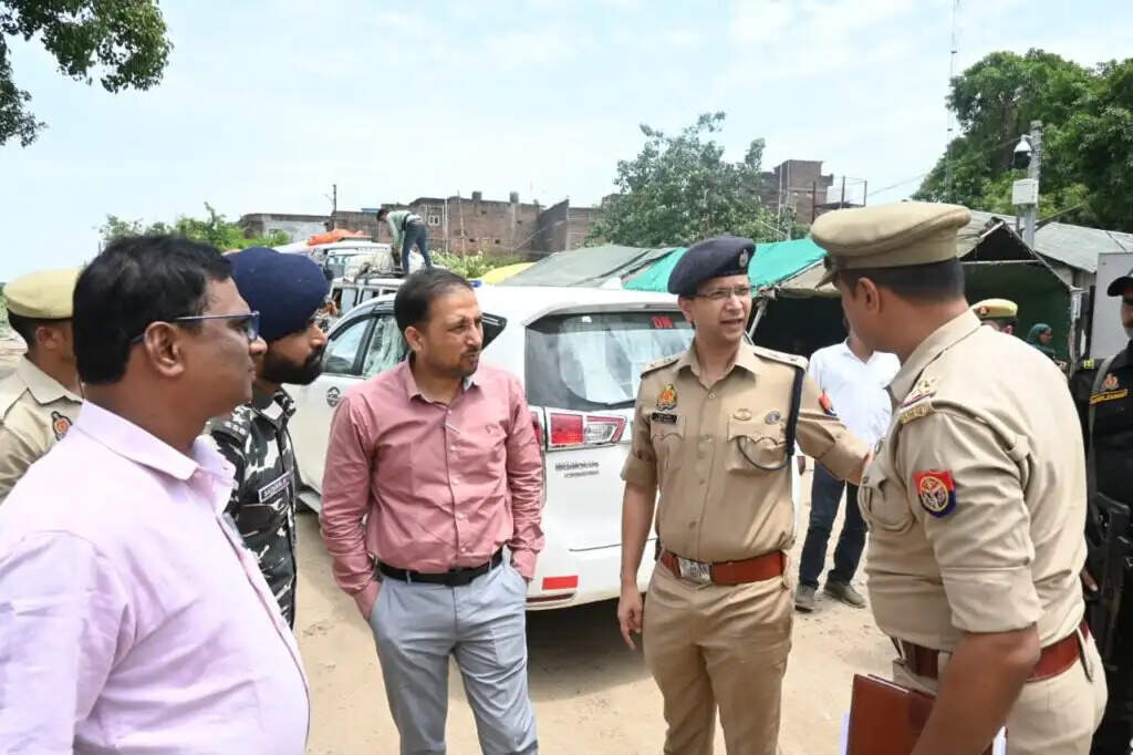 सोनौली बॉर्डर पर सुरक्षा व्यवस्था की समीक्षा