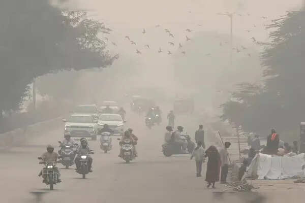 दिल्ली-एनसीआर में आंधी-तूफान से तबाही, मौसम विभाग ने जारी की चेतावनी