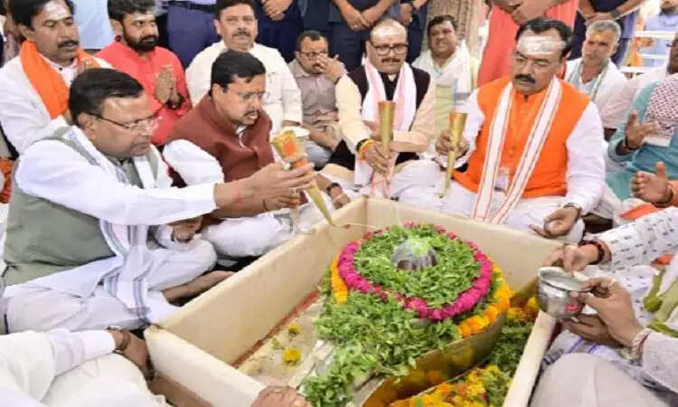 डिप्टी सीएम केशव मौर्य ने वाराणसी में बाबा विश्वनाथ के दर्शन किए