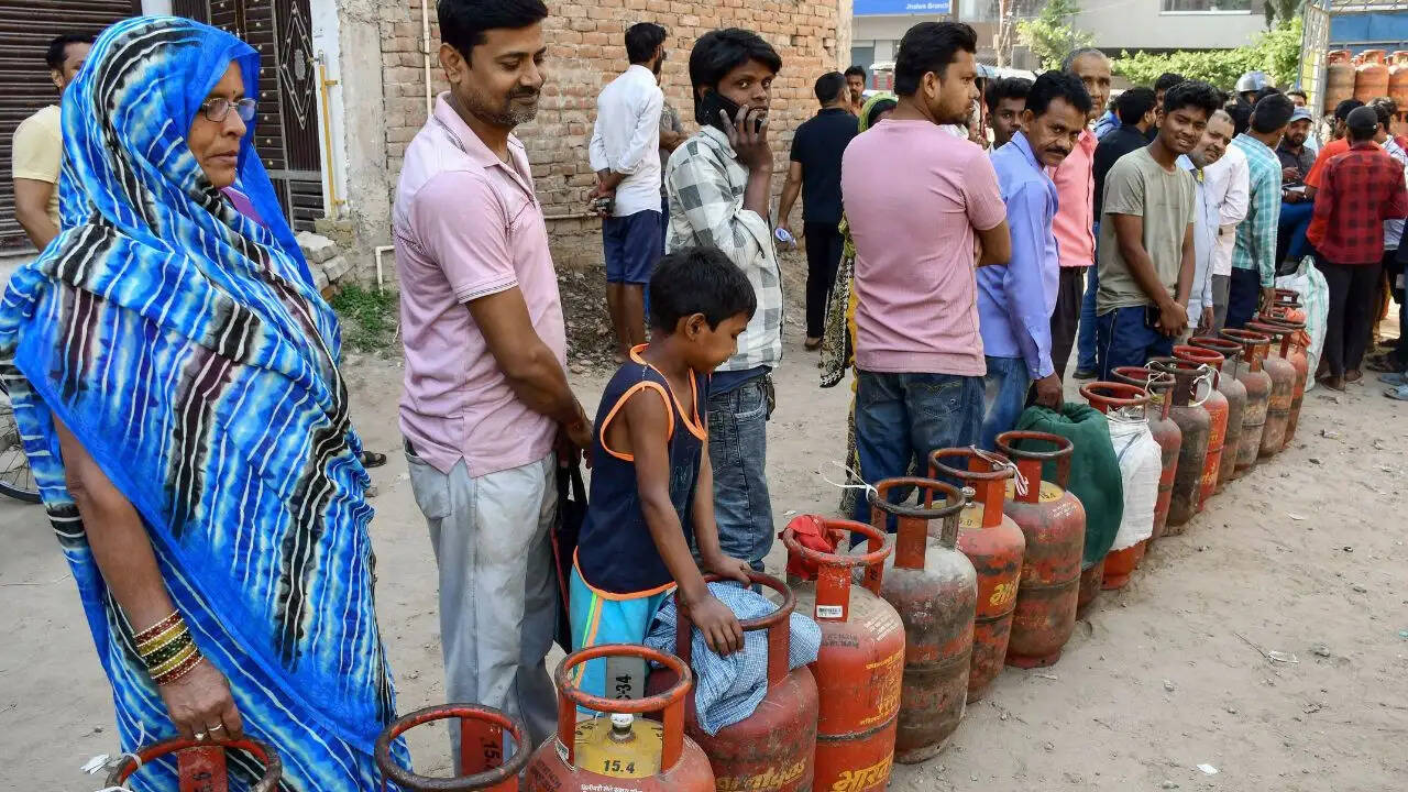 छतरपुर में एलपीजी सिलेंडरों की जब्ती, कालाबाजारी पर प्रशासन की सख्ती