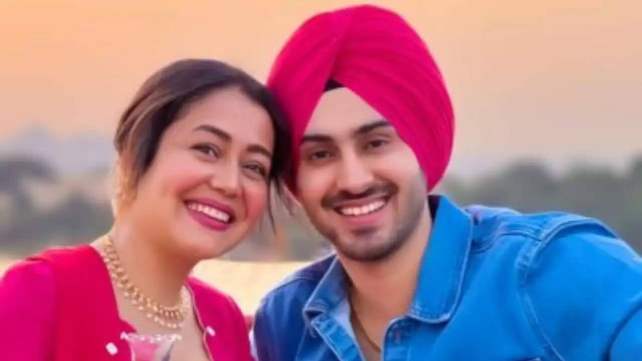 नेहा कक्कड़ ने तलाक की अफवाहों पर लगाई रोक, कहा- 'मेरे पति को मत घसीटो'