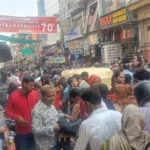 फरीदाबाद के बाजार में भीड़ और जाम से पैदल चलना हुआ मुश्किल