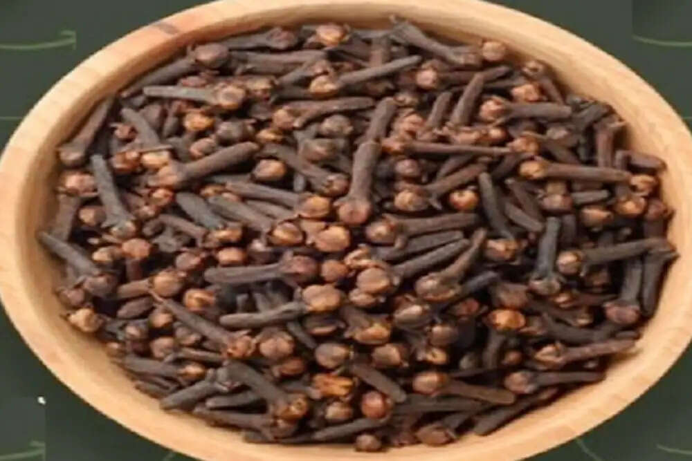 गर्मियों में लौंग के फायदे: स्वास्थ्य के लिए एक अद्भुत मसाला