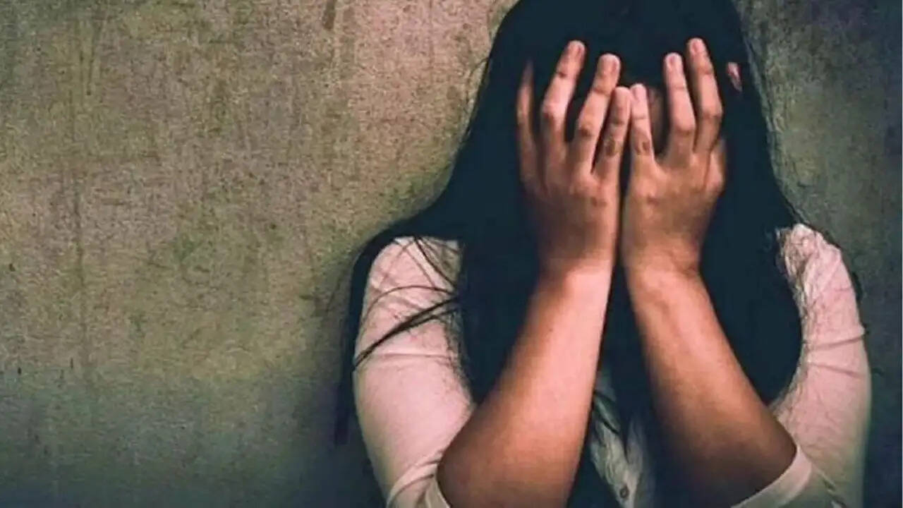 इंदौर में छात्रा के खिलाफ सोशल मीडिया पर बदनामी और हिंसा का मामला