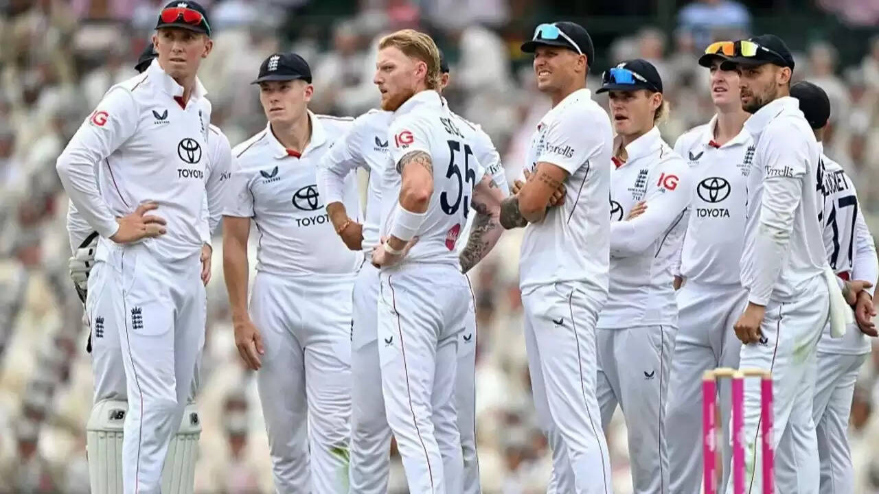 इंग्लैंड क्रिकेट टीम की आलोचना: गावस्कर ने बैजबॉल पर उठाए सवाल