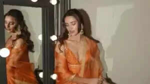 तृप्ति डिमरी का नया लुक: आॅरेंज सूट में बिखेरा जलवा