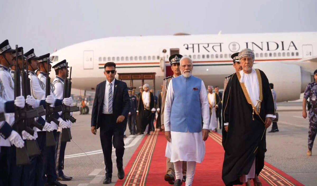 प्रधानमंत्री मोदी का ओमान दौरा: गार्ड ऑफ ऑनर और सांस्कृतिक स्वागत
