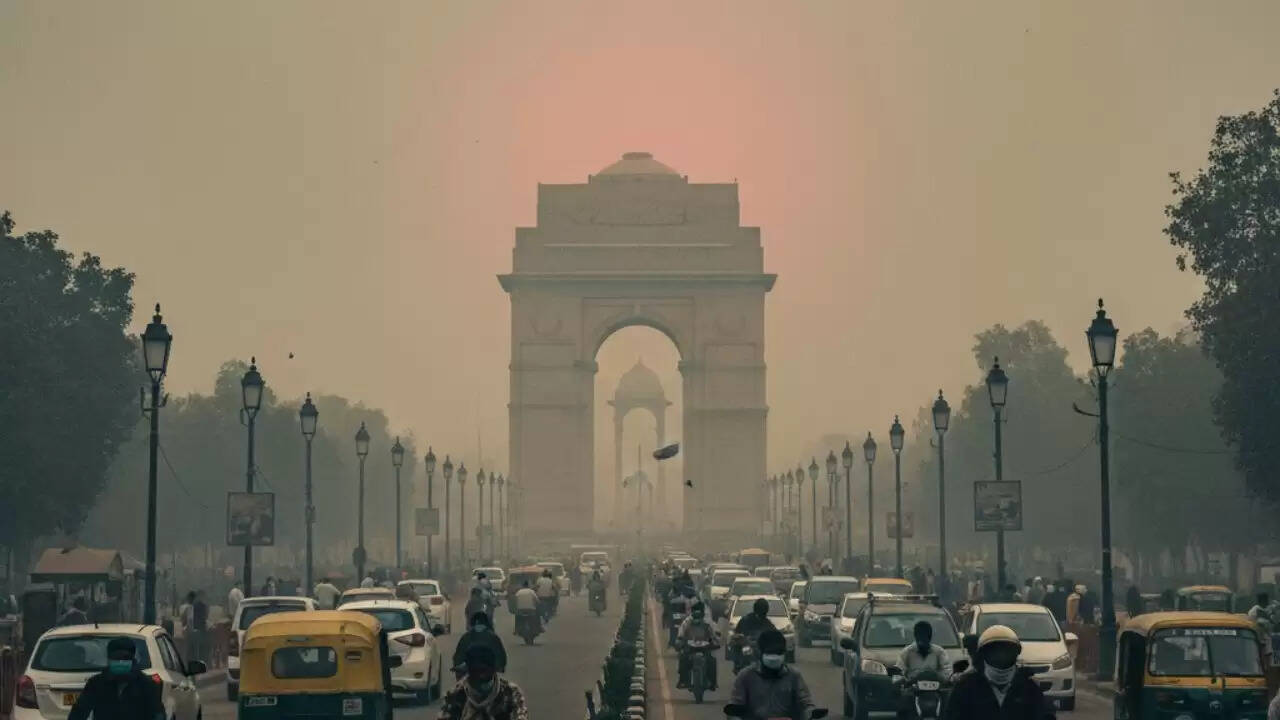 दिल्ली में प्रदूषण संकट: CAQM ने कड़े कदम उठाए