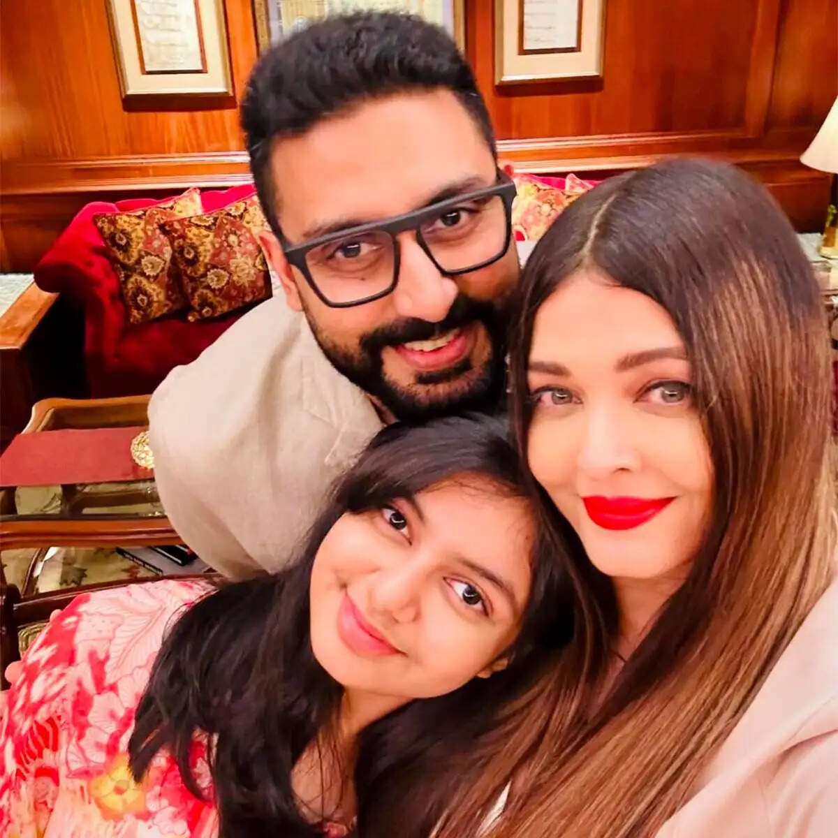 अभिषेक और ऐश्वर्या ने मनाई शादी की 19वीं सालगिरह, साझा की खूबसूरत तस्वीरें