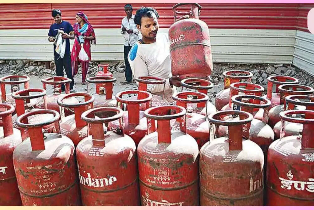 रसोई गैस की पैनिक बुकिंग में कमी, लेकिन स्थिति अभी भी चिंताजनक