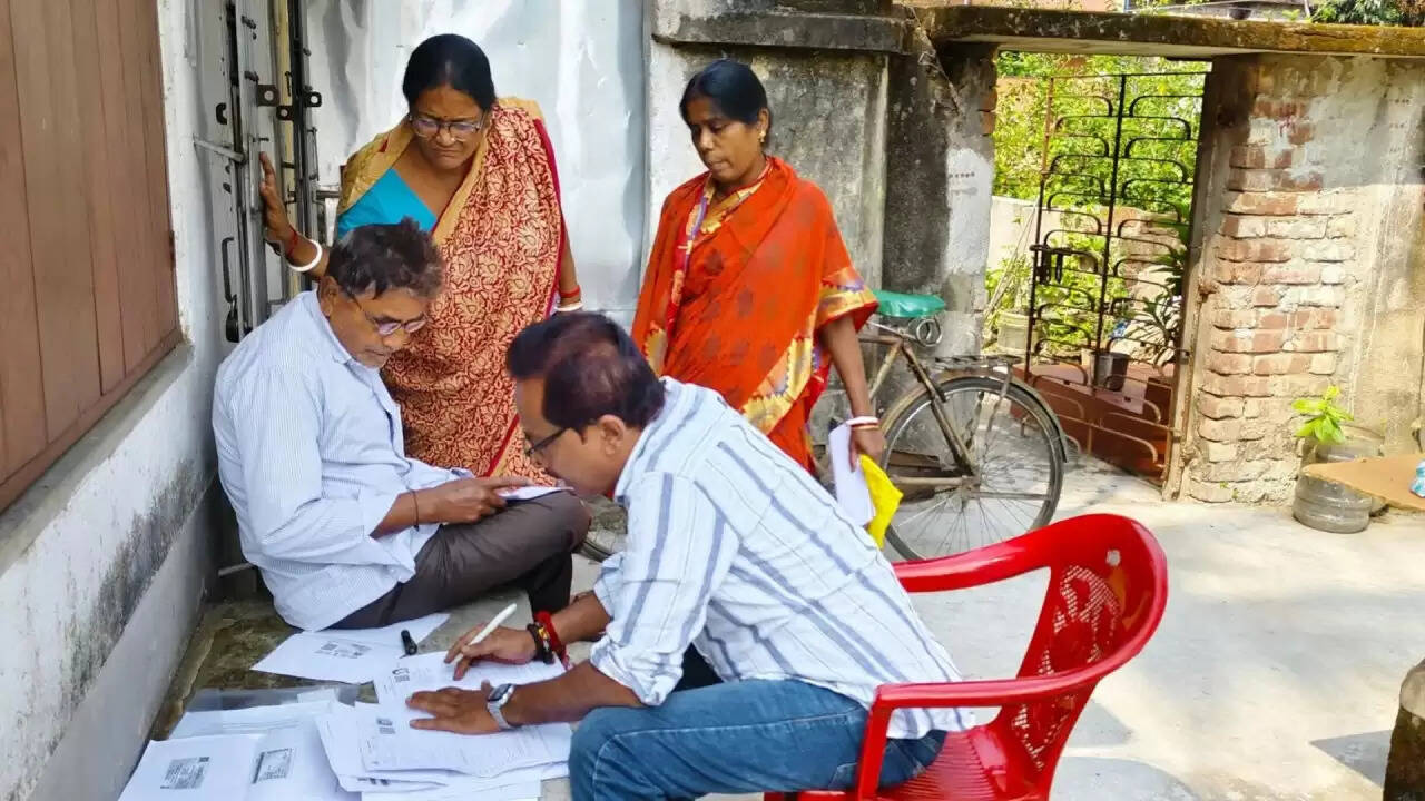 कोलकाता की गुलशन कॉलोनी: वोटर लिस्ट विवाद में राजनीतिक टकराव की नई कहानी