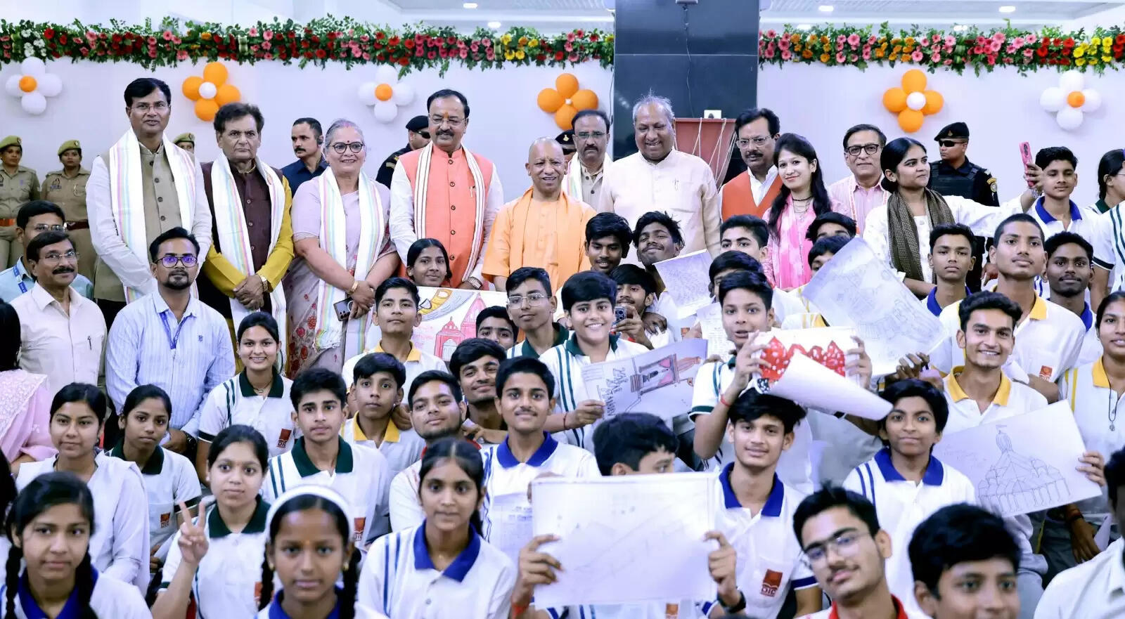 सीएम योगी ने लखनऊ से सोमनाथ स्वाभिमान यात्रा का शुभारंभ किया