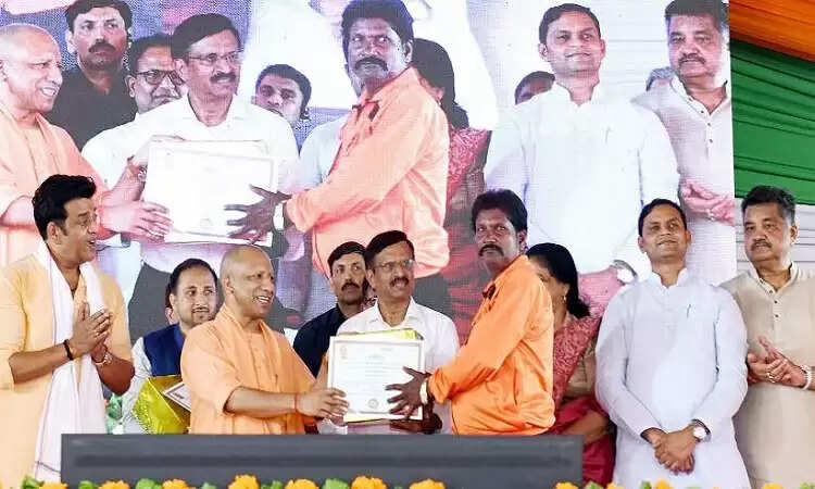 गोरखपुर में विकास परियोजनाओं का उद्घाटन, स्वच्छता में नंबर एक बनने की उम्मीद