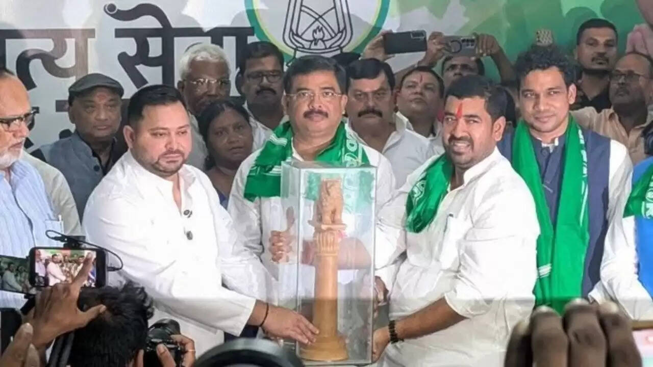 बिहार में संतोष कुशवाहा का आरजेडी में शामिल होना: राजनीतिक हलचल तेज