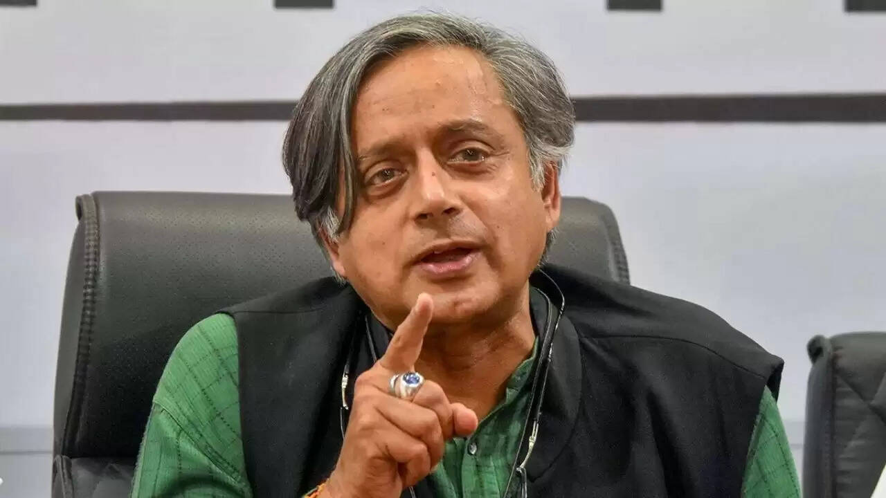 Shashi Tharoor की चेतावनी: अमेरिकी टैरिफ से भारतीय निर्यात पर पड़ेगा गहरा असर
