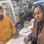 जिला ड्रग कंट्रोलर ने कॉस्मेटिक दुकानों पर की छापेमारी