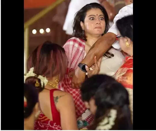 काजोल का दुर्गा पूजा वीडियो: अश्लील हरकत पर फैंस की प्रतिक्रिया
