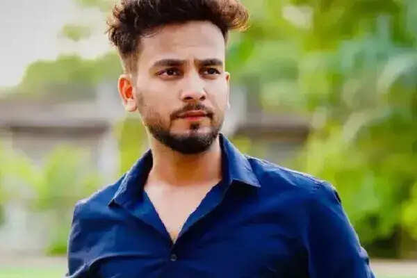 एल्विश यादव को 10 करोड़ रुपये की रंगदारी की धमकी, विदेशी नंबर से आया संदेश