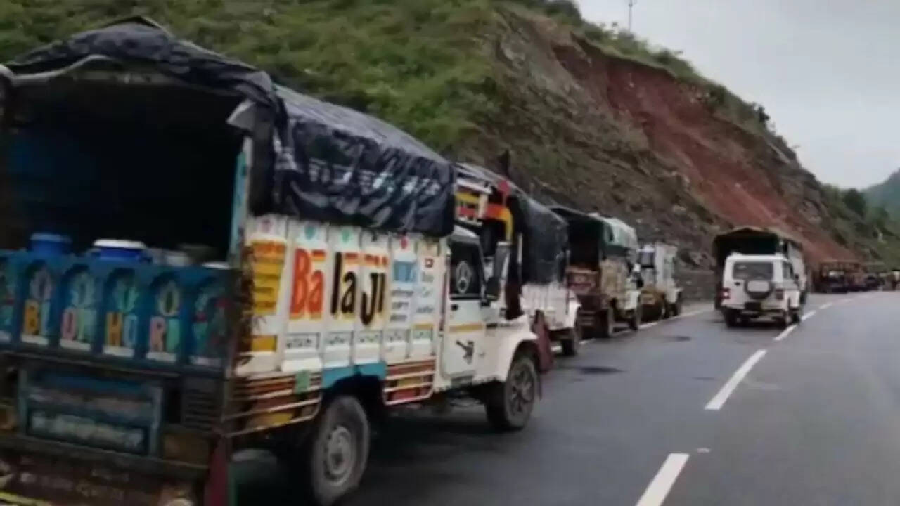 उदयपुर में लैंडस्लाइड से जनजीवन प्रभावित, सेना ने किया रेस्क्यू