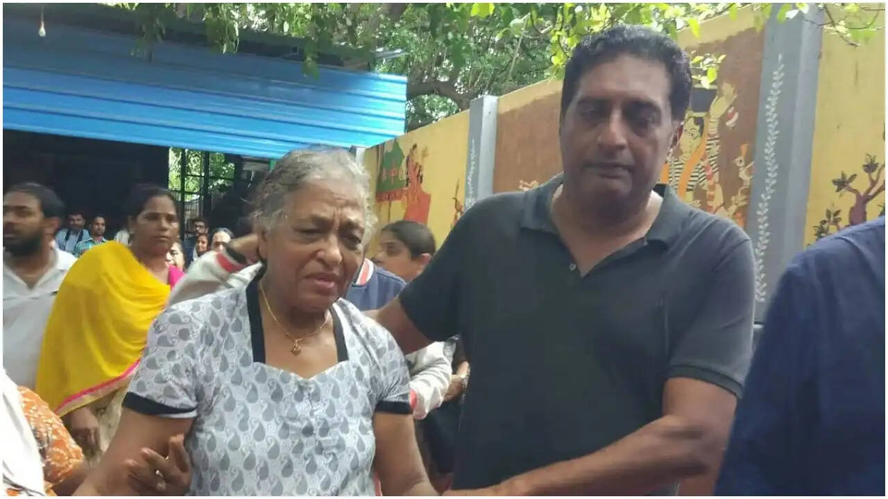 प्रकाश राज की मां का निधन: फिल्म इंडस्ट्री में शोक की लहर