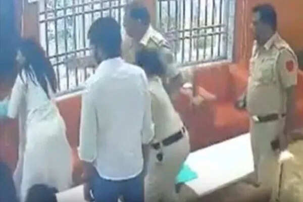 DUSU की संयुक्त सचिव दीपिका झा को प्रोफेसर से मारपीट के मामले में सस्पेंड किया गया