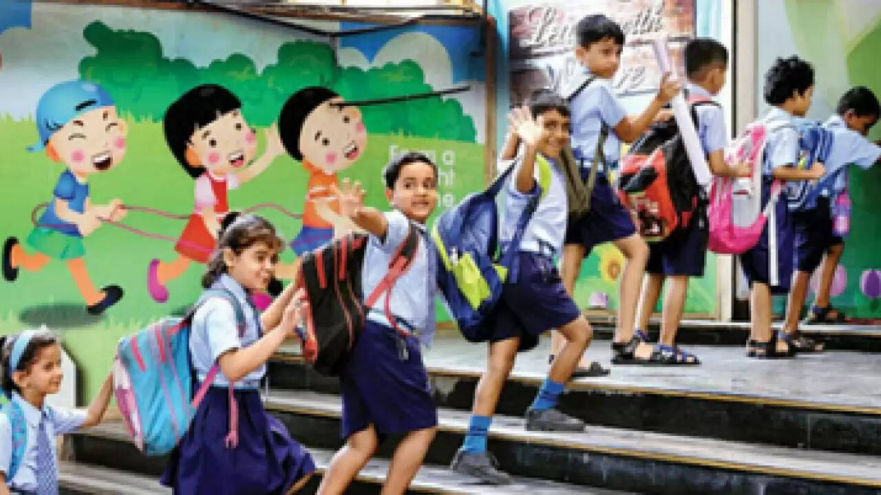 महंगे प्राइवेट स्कूलों में EWS बच्चों के लिए मुफ्त शिक्षा का प्रावधान