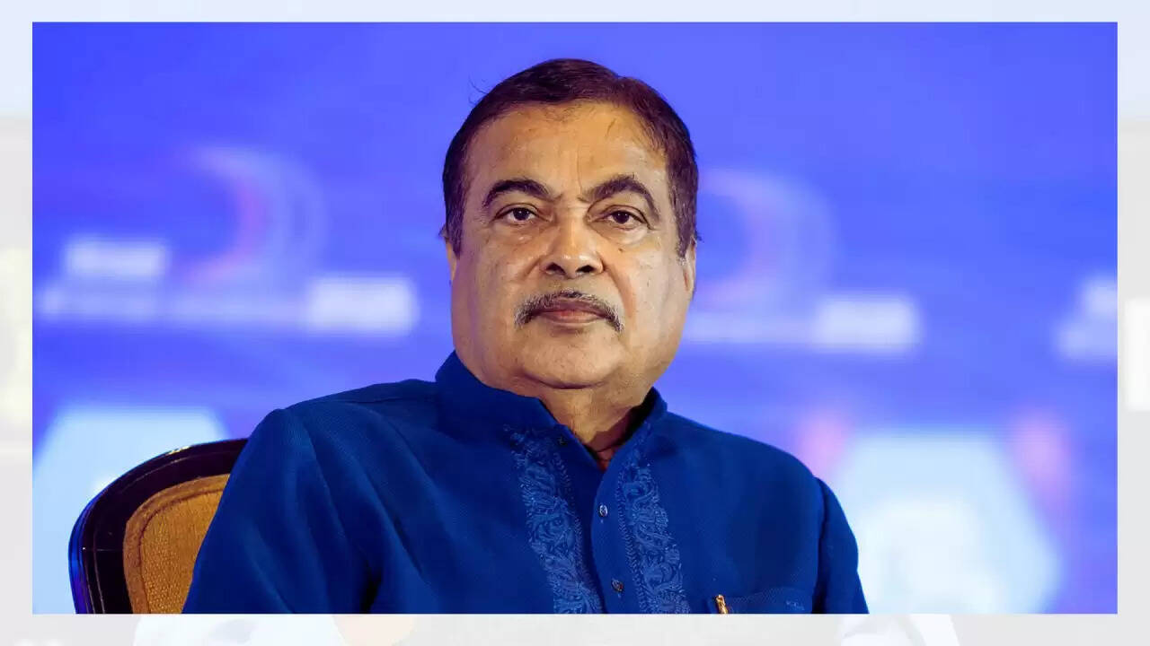 नितिन गडकरी का व्यंग्य: क्या सरकारी अधिकारी फाइलों से ज्यादा प्यार करते हैं?