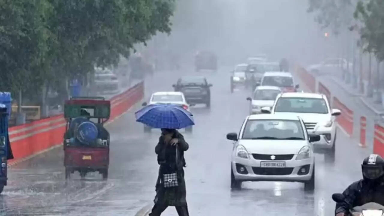 दिल्ली में बारिश से गर्मी में मिली राहत