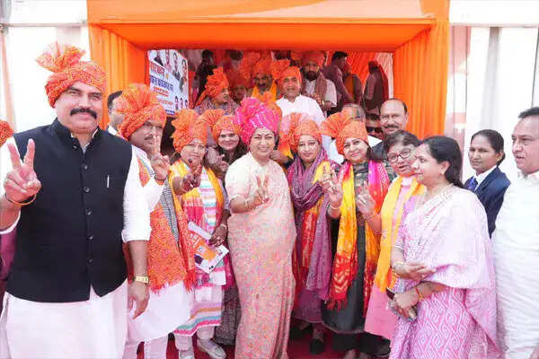 दिल्ली सरकार बुनियादी सुविधाओं के विकास के लिए प्रतिबद्ध: सीएम रेखा गुप्ता