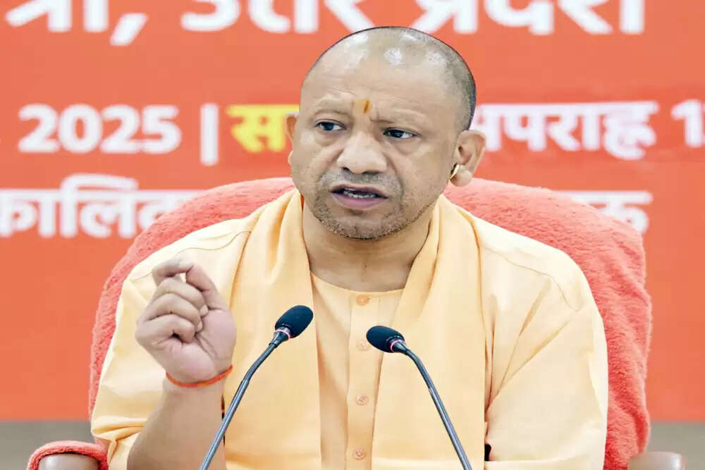 योगी आदित्यनाथ का दशहरे पर सख्त संदेश: अराजकता फैलाने वालों के खिलाफ कार्रवाई